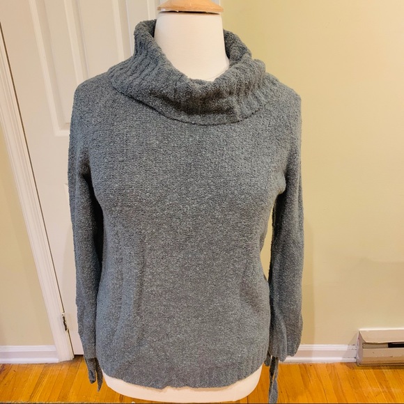 Saks Fifth Avenue Sweaters - Sale 🌷 Saks Fifth Avenue Gray Sweater